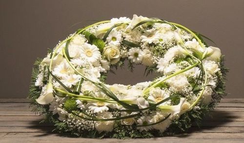 Couronne de fleurs blanches