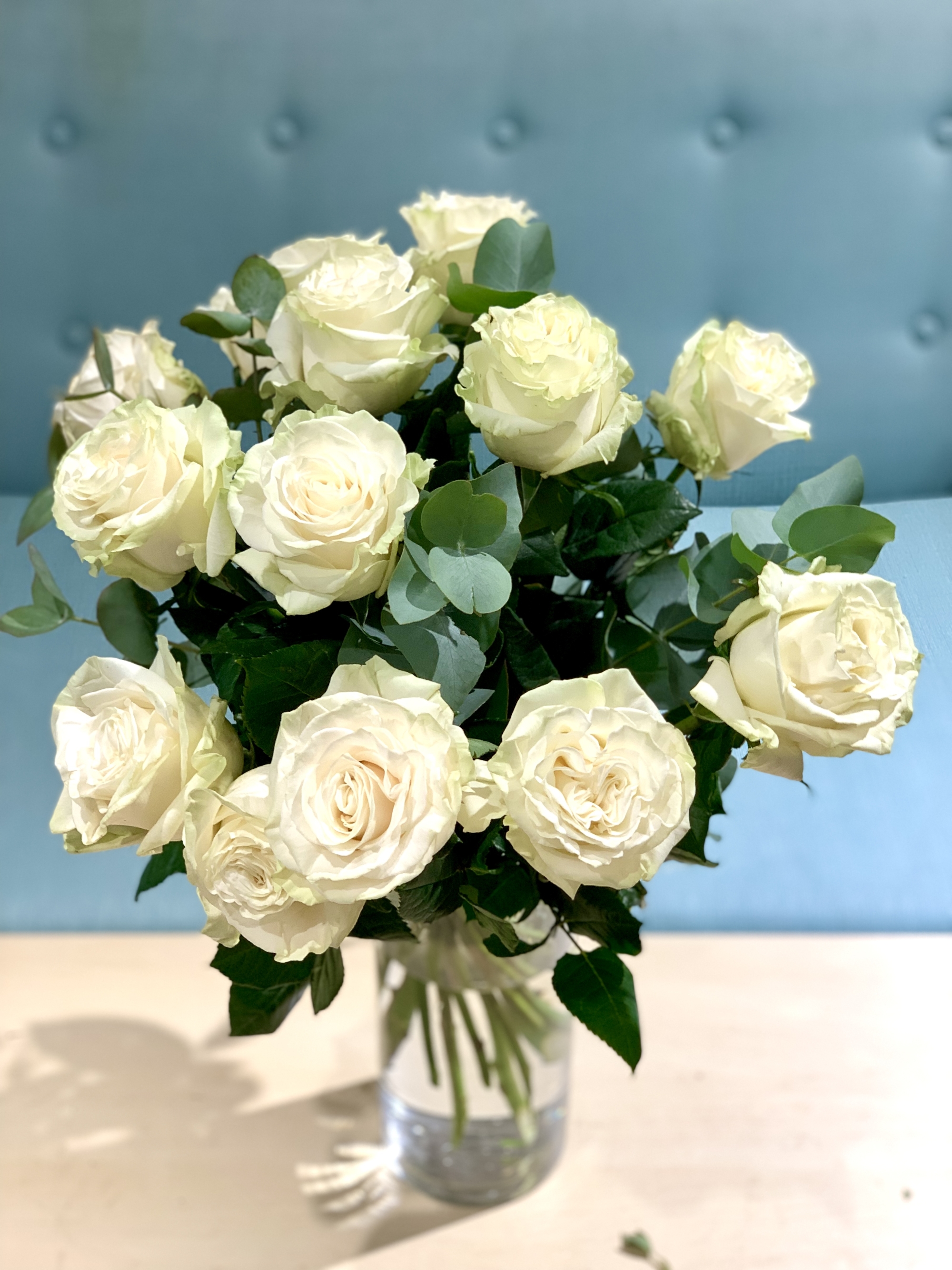 Brass&eacute;e roses blanches