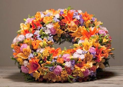 Couronne de fleurs multicolores