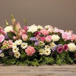 raquette de fleurs roses